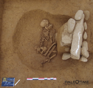 inhumation Mitra